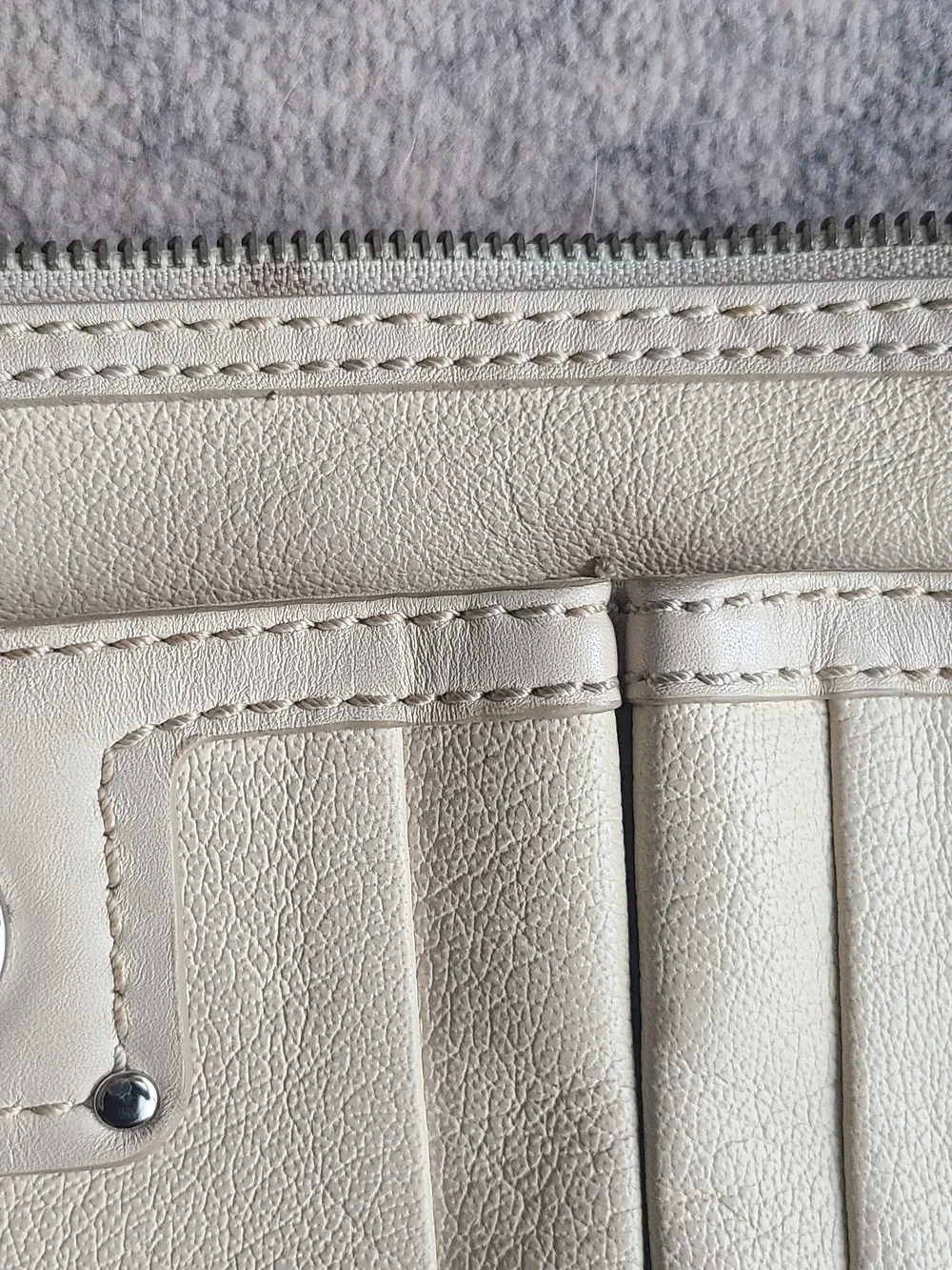 Marc Jacobs Cream Crossbody Bag - Minimal Leather Shoulder Purse - Picture 2 of 8